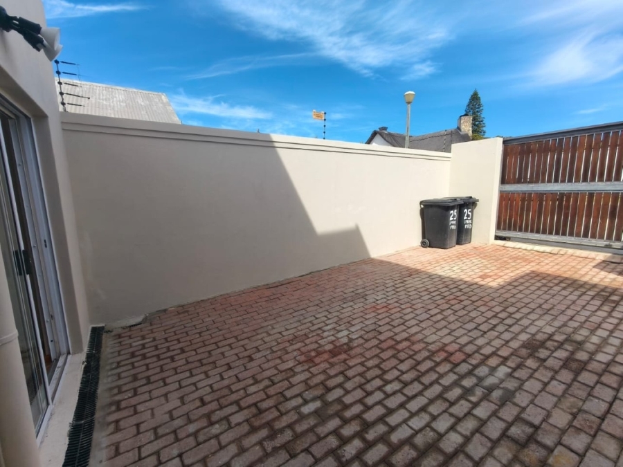 To Let 1 Bedroom Property for Rent in Westcliff Western Cape